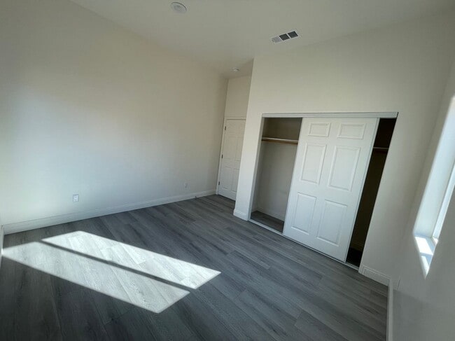 Photo - 8242 Yarrow St Unidad 1/2