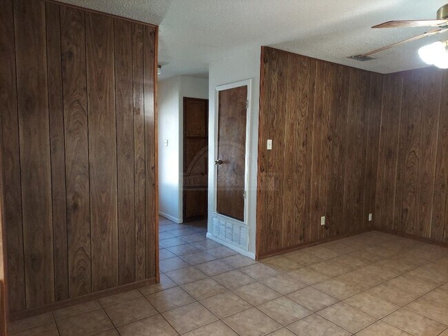 Photo - 1510 Leader Dr