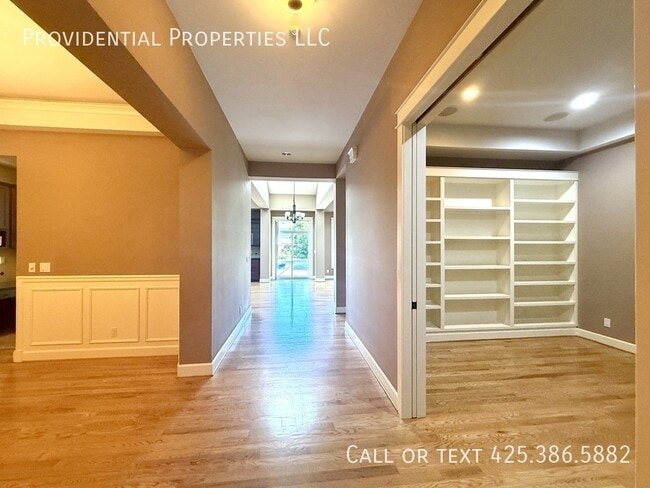 Photo - 700 5th Ave S