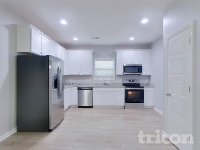 Photo - 912 Stokewood Pl