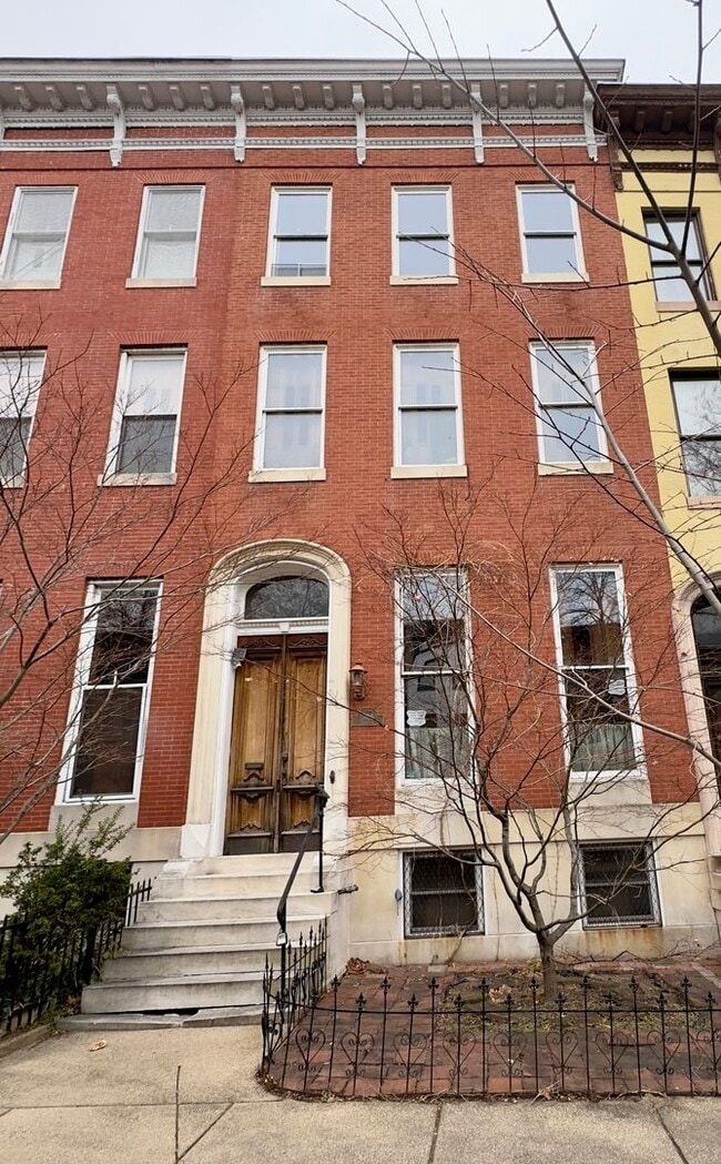 Building Photo - Charming 2 Bedroom/2 Bathroom Apartment in Bolton Hill, MD!