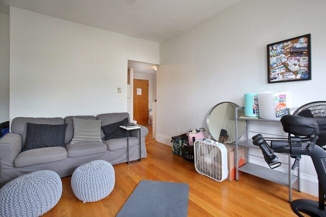Building Photo - 167 M St Unit 3r