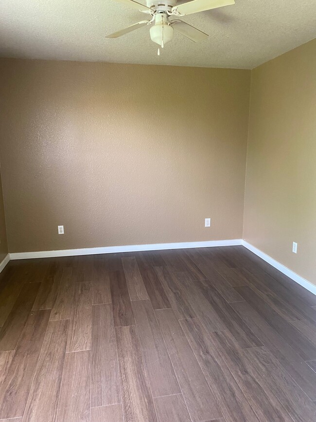 Photo - 2613 Schwald Rd