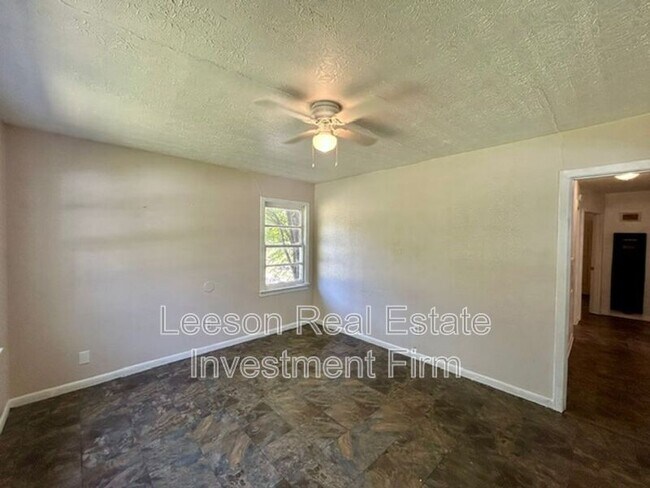 Photo - 307 W 71st St