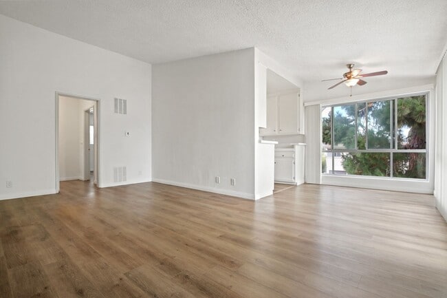 Building Photo - 918 11th St Rental