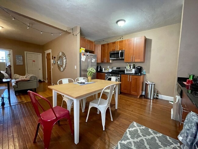 Photo - AWESOME ALLSTON 5 BED/2 BATH FOR 9/1/2026