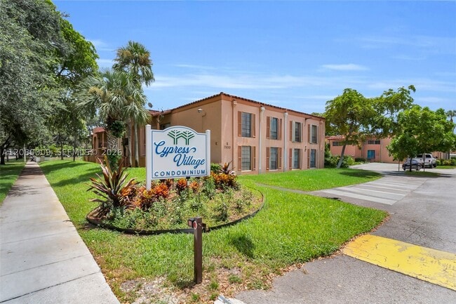 Building Photo - 7100 Fairway Dr Unit K11