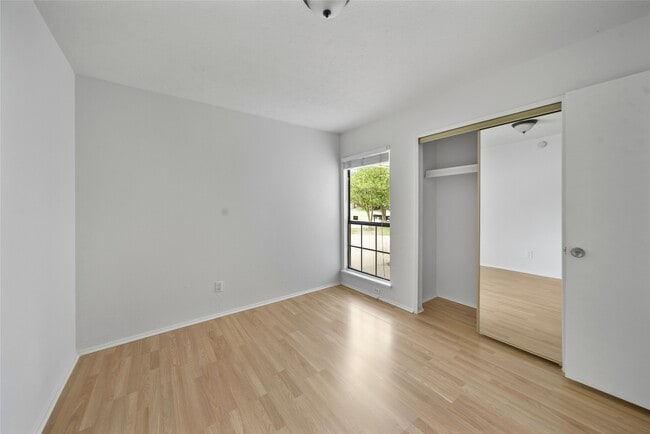 Photo - 6531 Vanlynn Ln