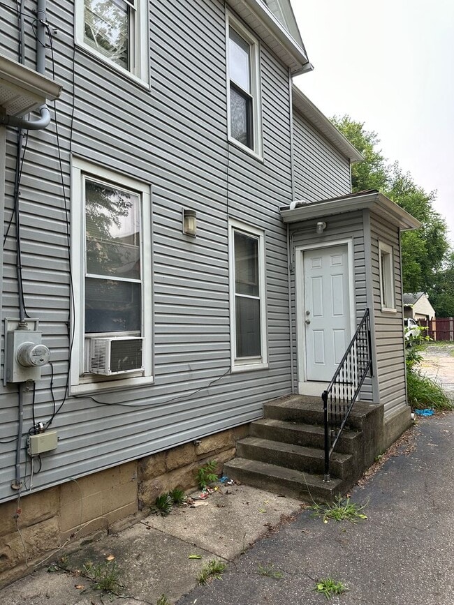 Photo - 605 E Buchtel Ave Unidad #2