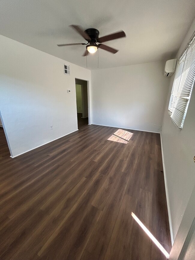 01_Living Room - 3415 Piedmont Ave Unit A