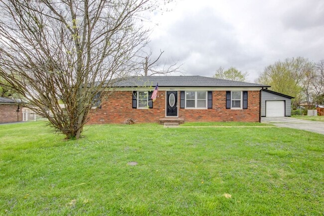 Building Photo - JUST LISTED! 3 bedroom with bonus room in ... Rental