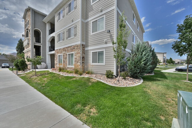 Photo - Main Floor Condo in Saratoga Springs! Unit 4
