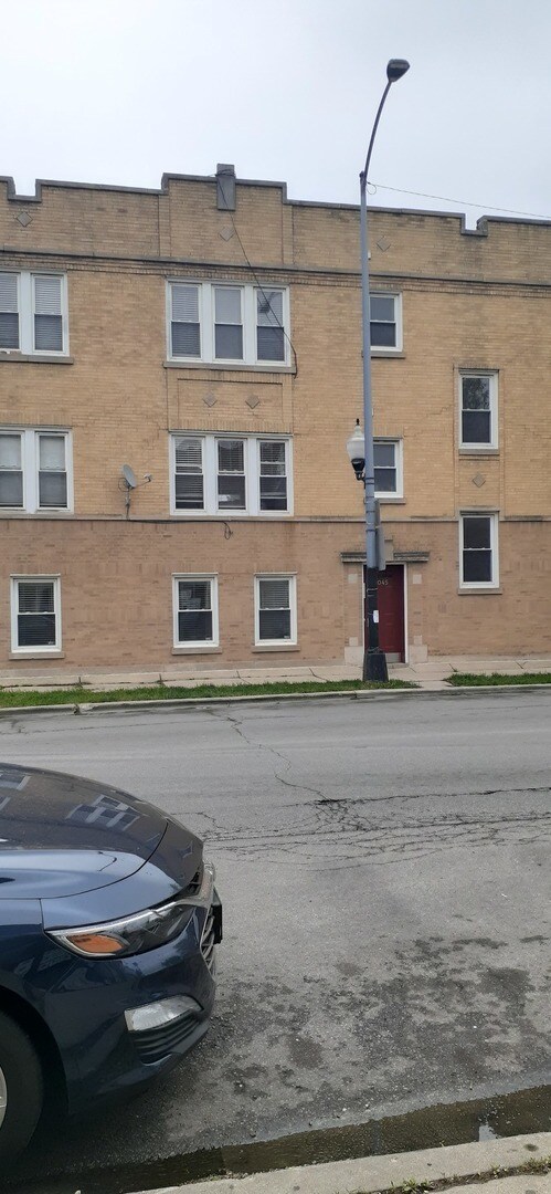 Photo - 3043 N Laramie Ave Unidad 2