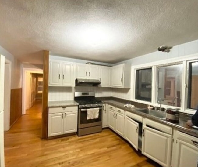 Building Photo - 11 Rice Ave Unit 2