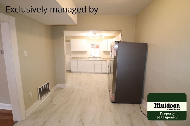 Photo - Adorable 1.5 Story Home - Pets Ok! Nicely ...