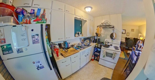 Building Photo - 3D Tour Available - Single-Family Home + O...