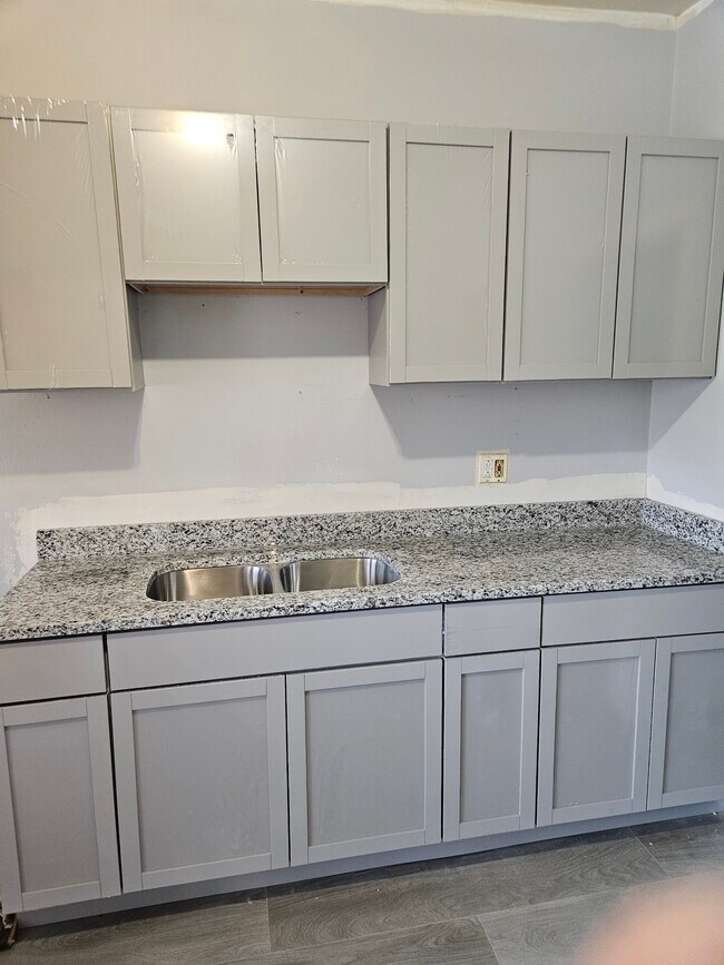 Photo - 1912 E 79th St