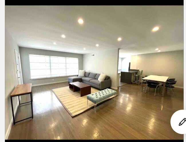 Photo - 348 S Elm Dr