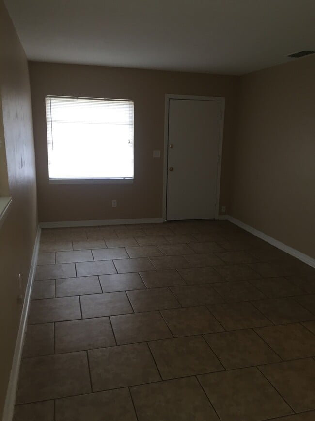 Photo - 2820 Canal Dr N