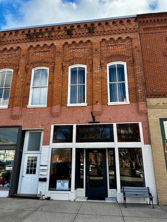 Building Photo - Commercial Space on the Square in Fayette Unit 118 E Morrison St