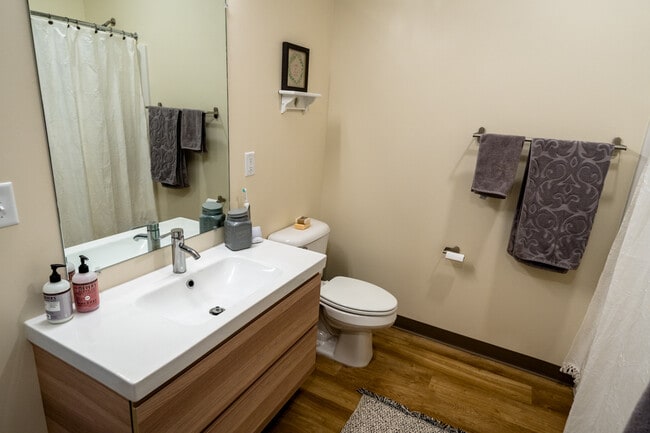 Ice House South Bathroom