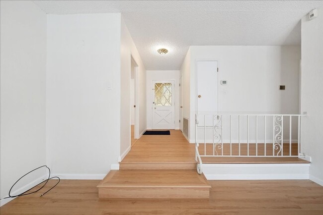 Photo - 2549 Notre Dame Dr