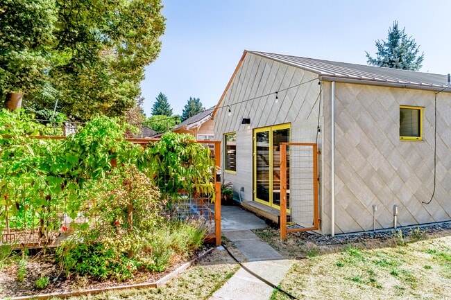 Photo - 8020 N Hurst Ave Unit B