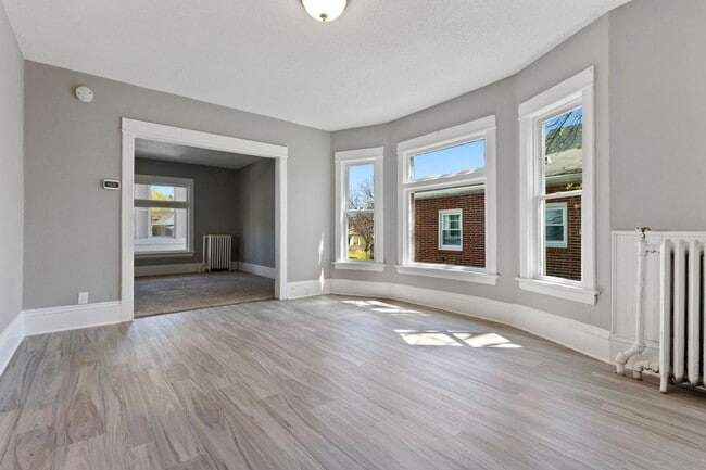 Photo - Large 4 bedrooms house near Macalaster