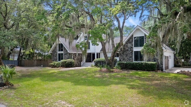 Building Photo - Available 6/15. Stunning, Fully-Rennovated... Rental