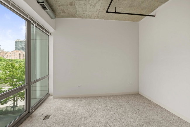 Photo - 910 S Clark St