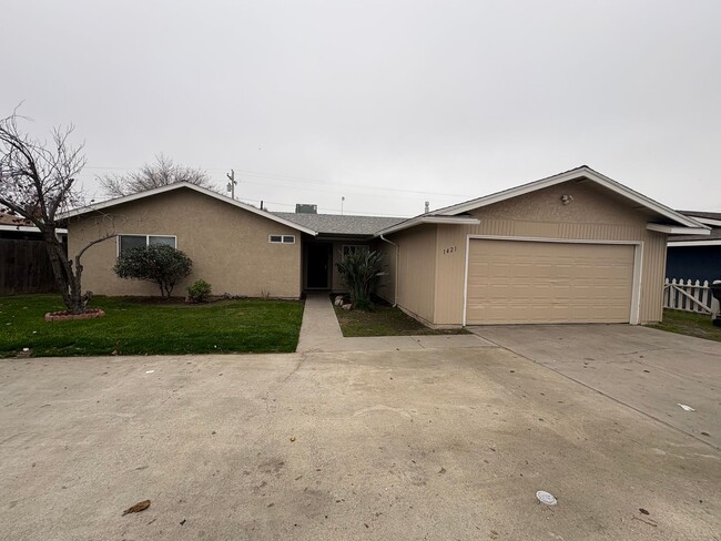 Spacious SE Tulare Home Near Shopping Cent... - Spacious SE Tulare Home Near Shopping Cent...