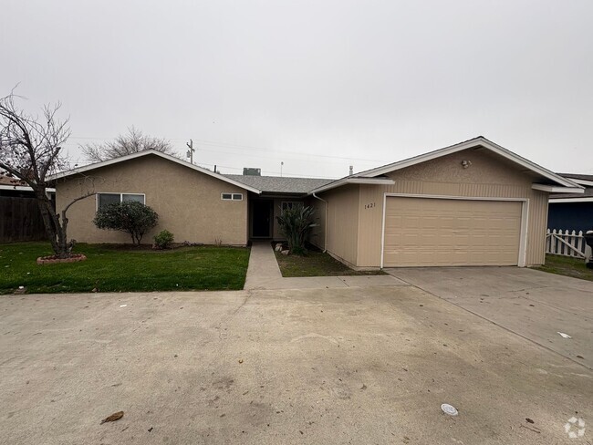 Building Photo - Spacious SE Tulare Home Near Shopping Cent...