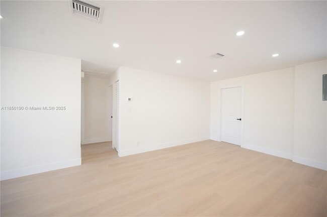Photo - 3751 NE 17th Ave
