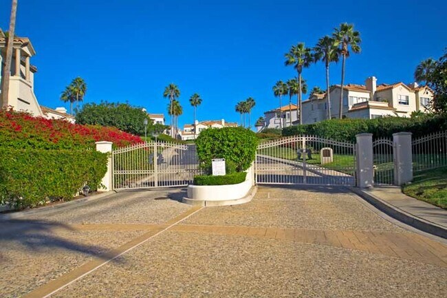 Building Photo - 39 Centre Ct Unit Tennis Villas Rental