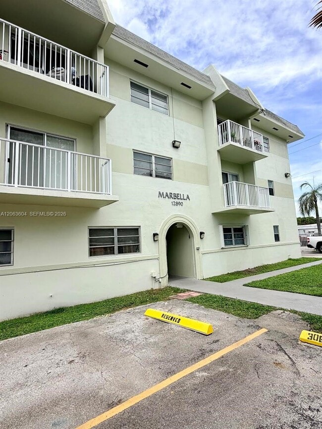 Building Photo - 12890 NE 8th Ave Unit 304