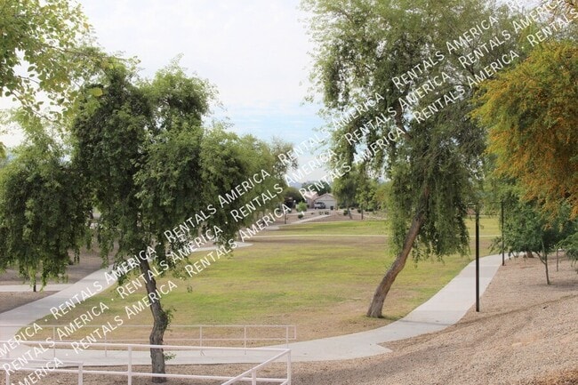 Photo - 16169 W Monroe St