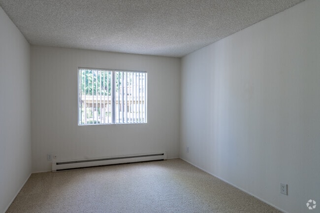 1BR, 1BA - 721SF