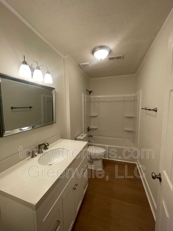 Photo - 521 W Robinson St