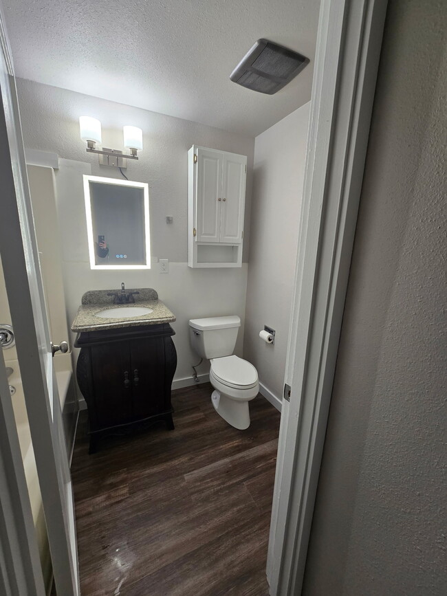 Photo - 1008 E Fellows St