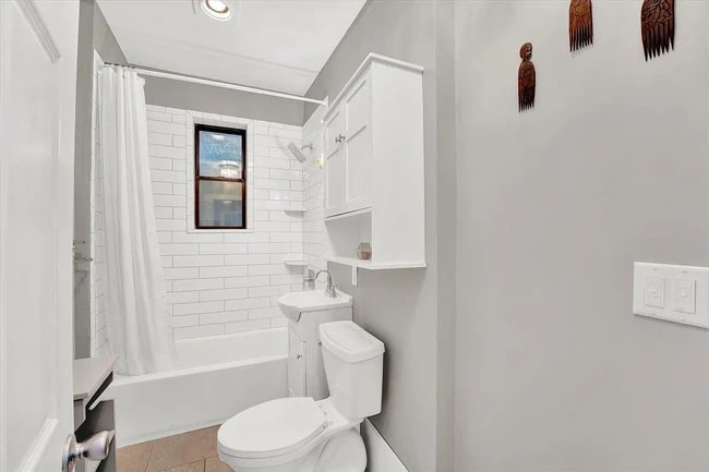 Baño - 3315 Pleasant Ave Unidad Furnished Condo