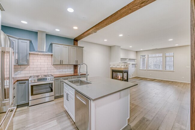 Photo - 2Bd/2.5Ba Issaquah Townhouse