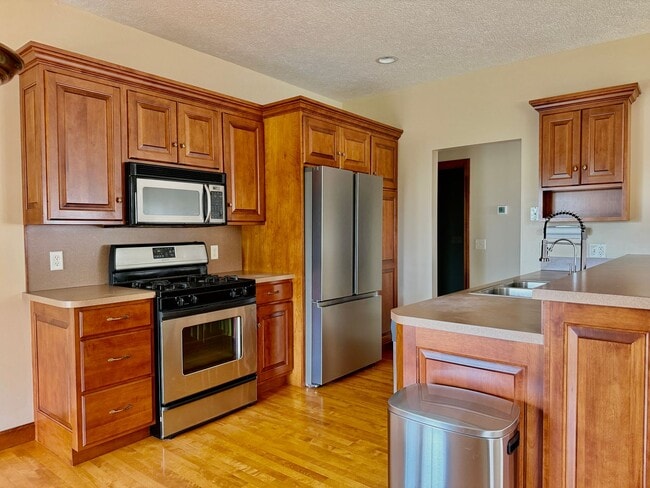 Photo - 1142 Pine Bluff Dr NE