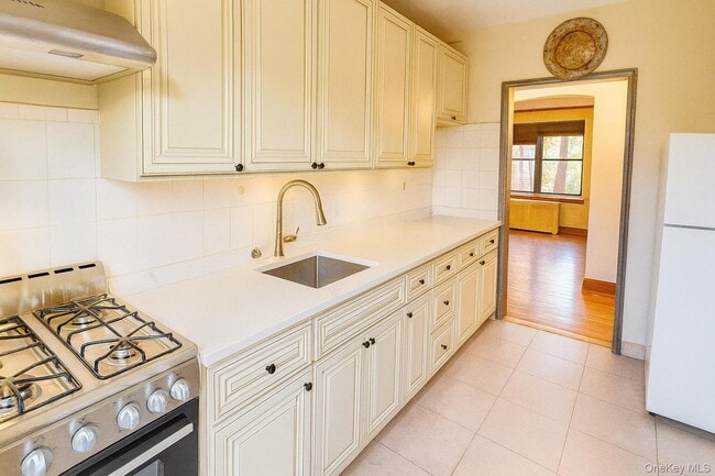 Building Photo - 21-41 78th St Unit 1