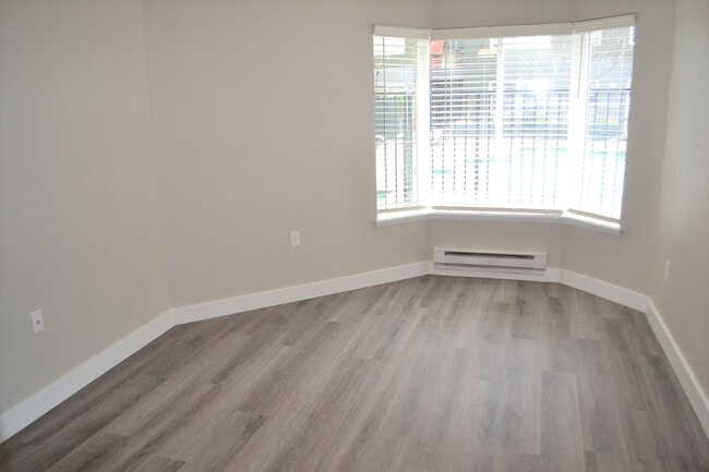 Photo - Elliott Pointe