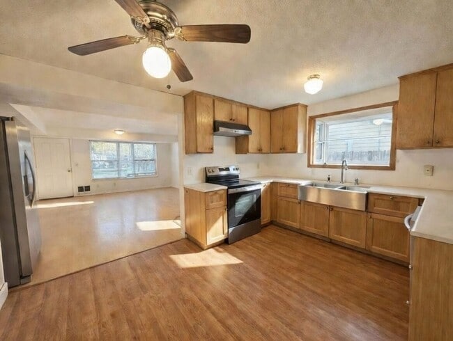 Photo - Charming 3 Bedroom Aloha Outdoor Oasis with Two Car Garage