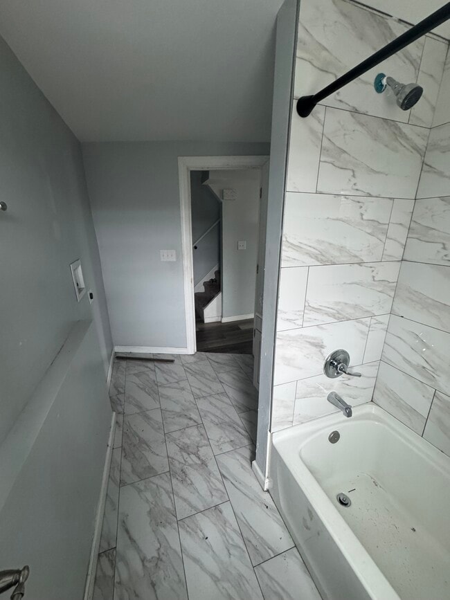 Photo - 529 W 7th St Unit 4