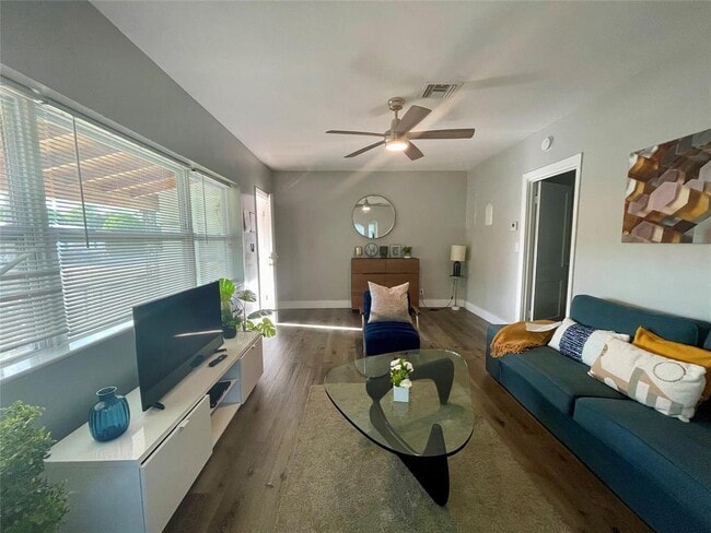 Photo - 832 NE 17th Ave