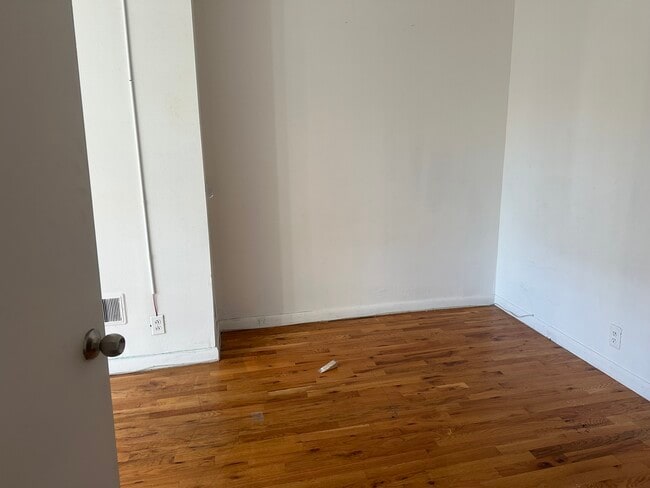 Photo - 131 Sayre St Unidad 2nd Fl