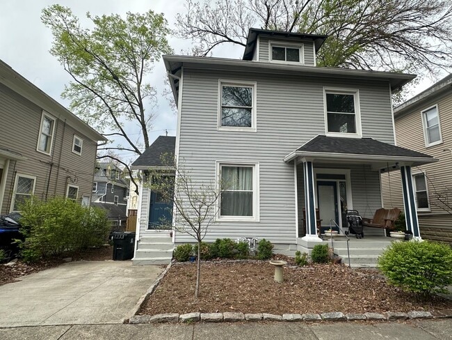 1841-1843 Edgeland Ave - 1841-1843 Edgeland Ave Apartment Unit 1841 Edgeland Ave