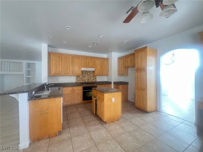 Building Photo - 9917 Price Point Ave